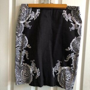 Lord and Taylor Black and White Skirt size 6 EUC Cotton/4% Spandex